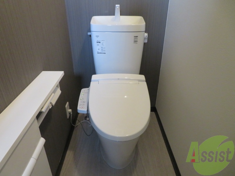 トイレ　ウォシュレット機能がついているので安心ですね。