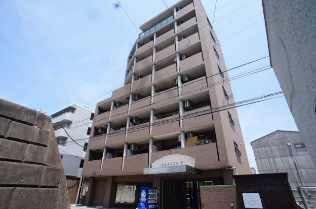 福岡市東区若宮のマンションの建物外観