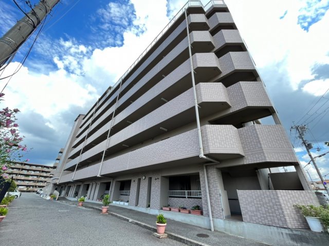 堺市東区日置荘西町のマンションの建物外観