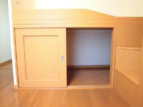 収納　ベッド下収納になってます！