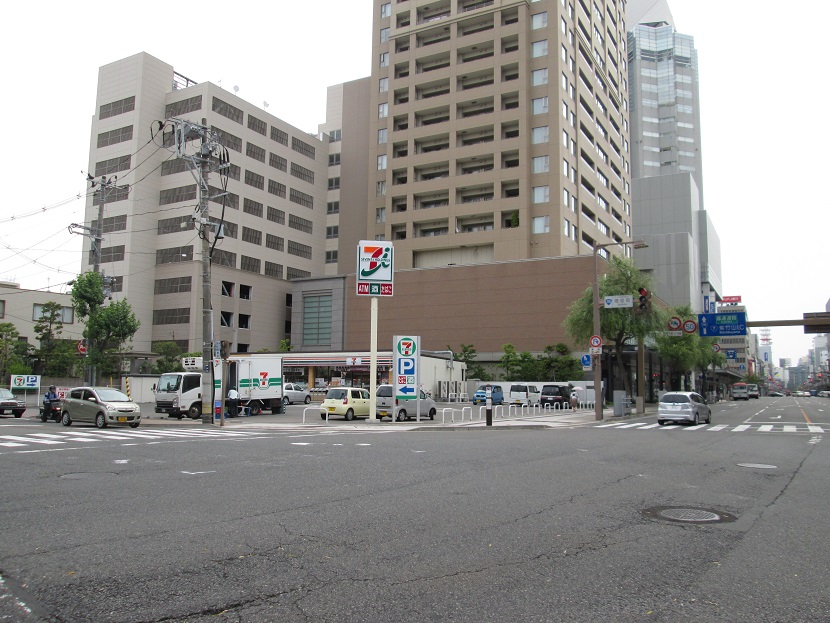 コンビニ　セブンイレブン新潟寄居町店（コンビニ）まで261m