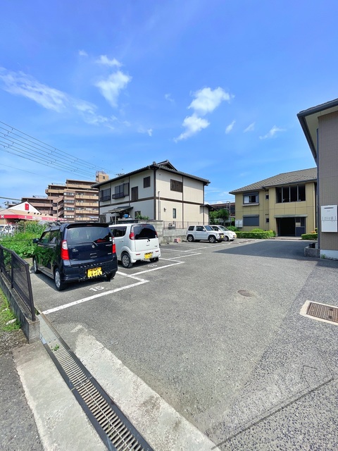 【和歌山市吉礼のアパートの駐車場】