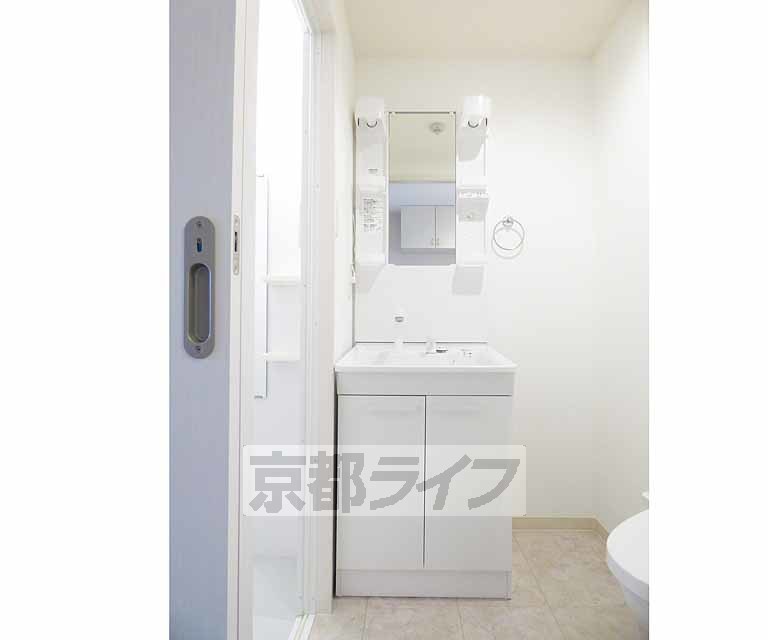 【京都市北区紫竹西高縄町のマンションの洗面設備】