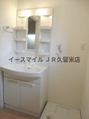 洗面設備　独立洗面化粧台が付いています