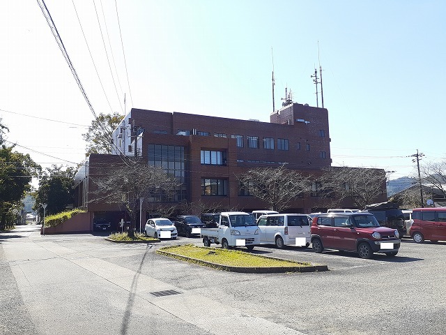 役所　綾町役場（役所）まで300m