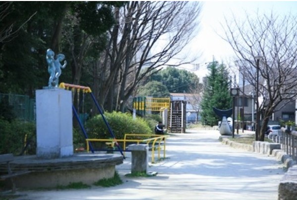 【世田谷区松原のアパートの公園】