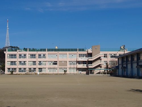 【フォーレストンIIの小学校】