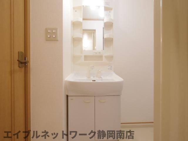 洗面設備　使いやすい洗面所です