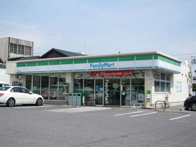コンビニ　ファミリーマート（コンビニ）まで310m