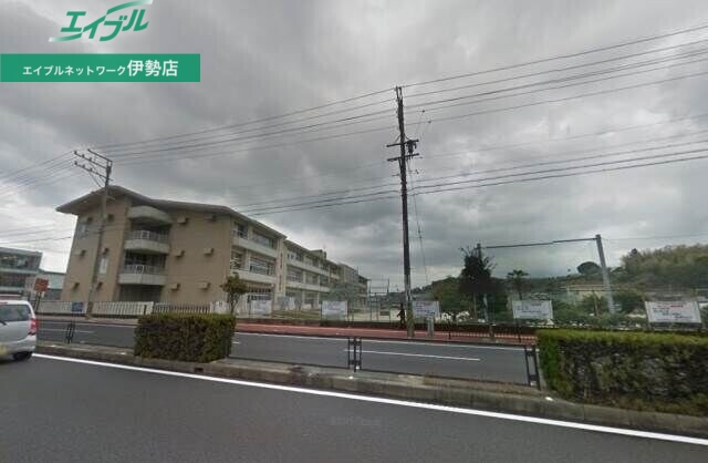 小学校　伊勢市立明倫小学校（小学校）まで828m