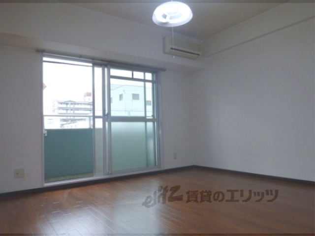 居室・リビング　フローリングがキレイな洋室です。