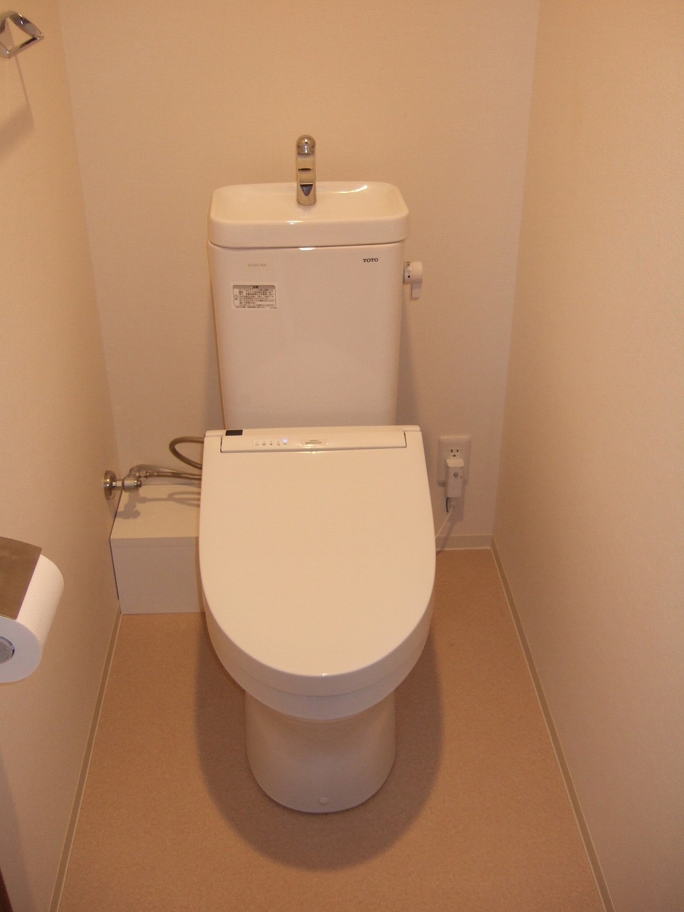 トイレ　温水洗浄便座