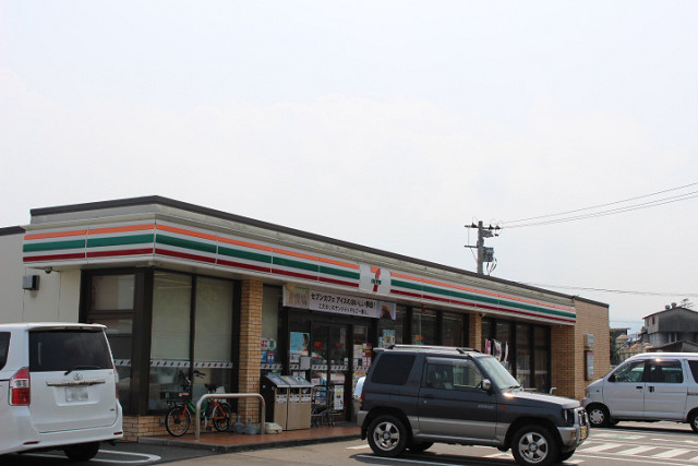 コンビニ　セブン-イレブン 日出駅前店（コンビニ）まで1700m