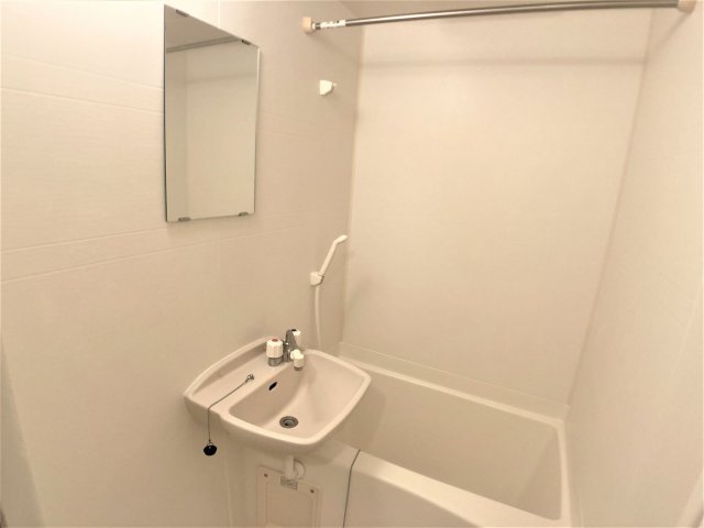 洗面設備　設備・仕様は号室により異なる為、現況を優先致します。