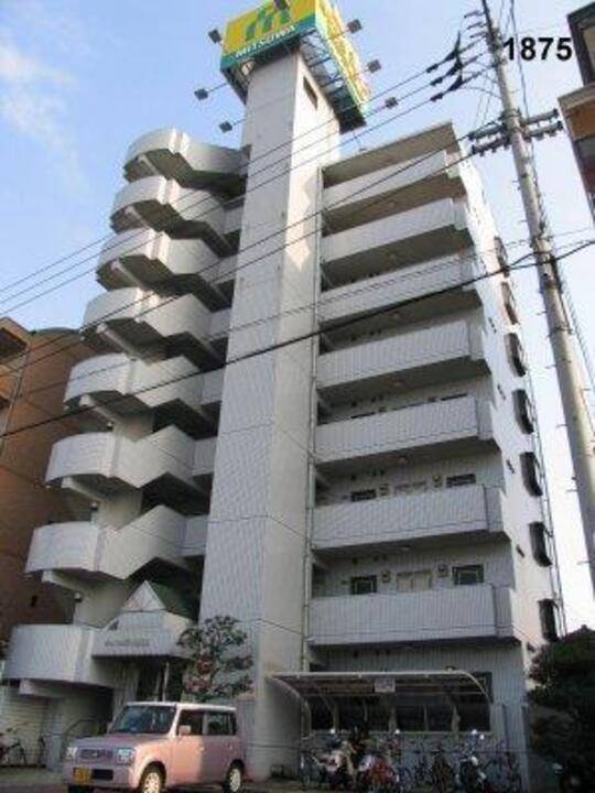 松山市朝生田町のマンションの建物外観