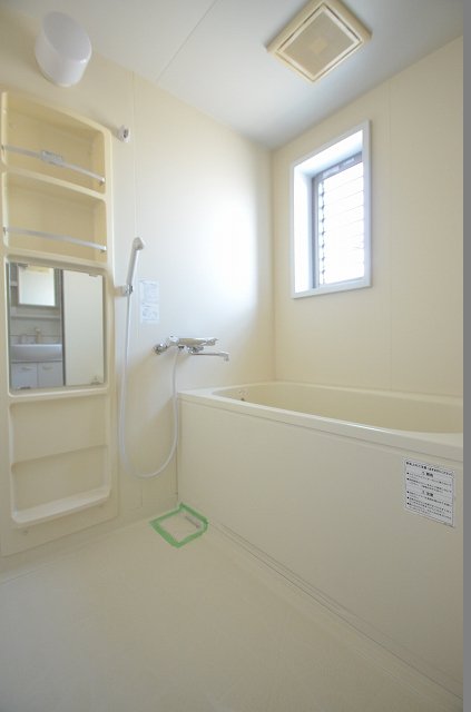 バス・シャワールーム　同物件、別号室のものです。