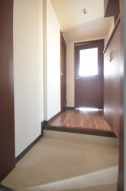 玄関　同物件、別号室のものです。