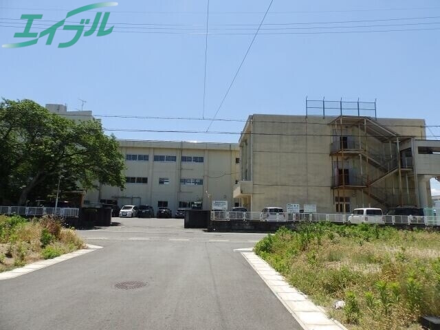 中学校　津市立南郊中学校（中学校）まで1402m