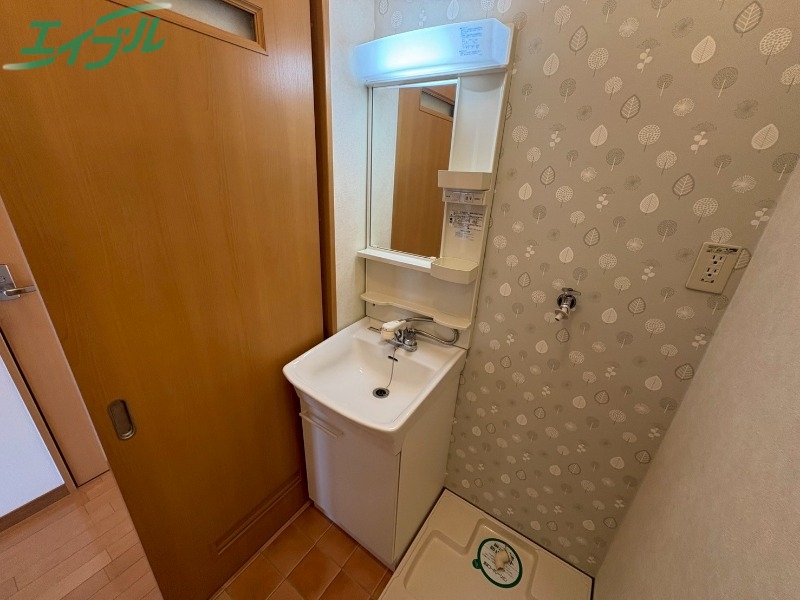 洗面設備　同型参考写真