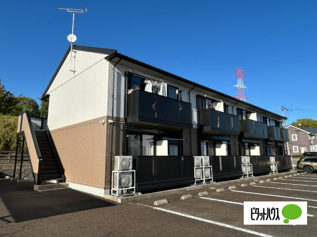 建物外観　Ｂ棟外観（防犯カメラ設置）