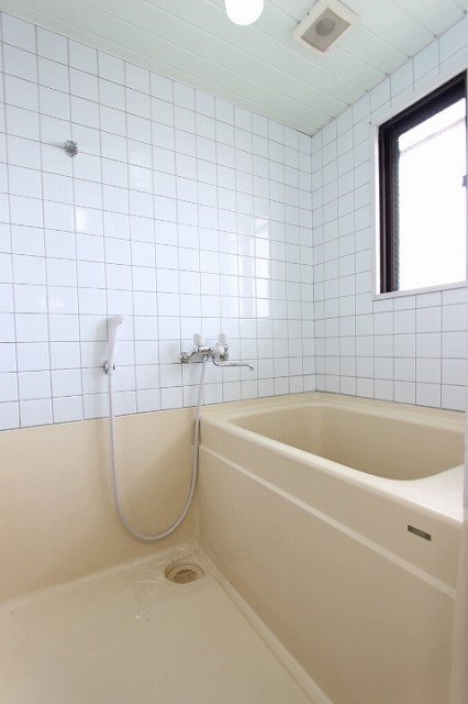 バス・シャワールーム　同物件、別号室のものです。