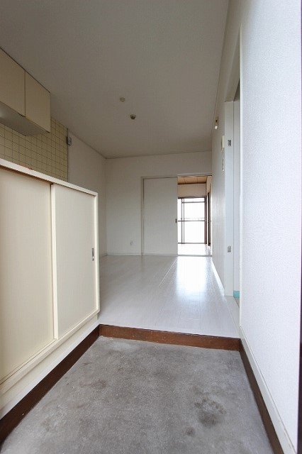玄関　同物件、別号室のものです。