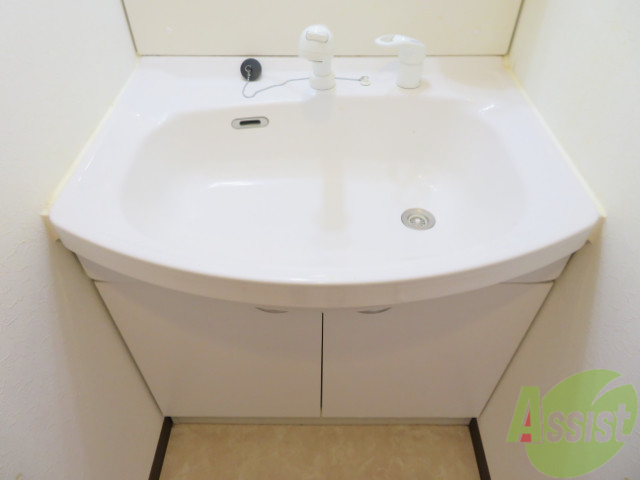 洗面設備　忙しい朝の味方、独立洗面台があるのは嬉しいですね。