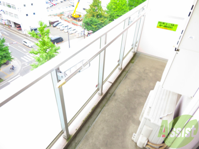 バルコニー　洗濯物がたくさん干せるバルコニーで嬉しいですね。