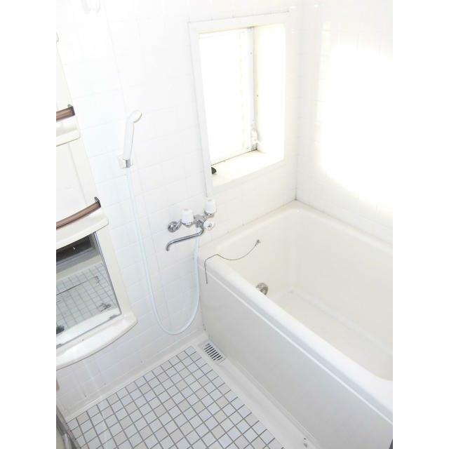 バス・シャワールーム　明るい浴室　追焚機能付き