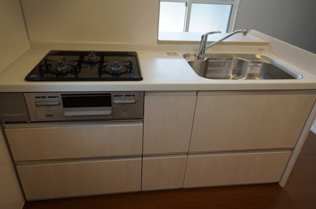 キッチン　掲載写真は同型モデルを掲載しており実際のお部屋と仕様等が異な