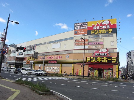 レンタルビデオ　ゲオ北九州中津口店（レンタルビデオ）まで597m