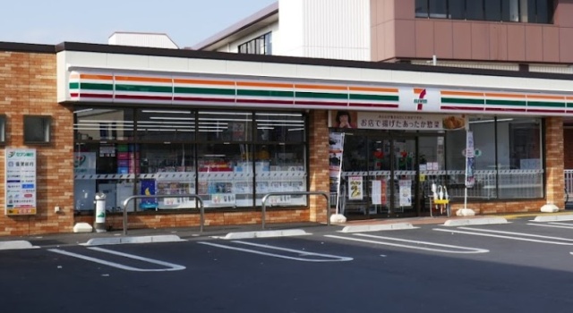 コンビニ　セブン－イレブン　南彦根駅東口店（コンビニ）まで700m
