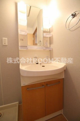 洗面設備　使いやすい独立洗面台です