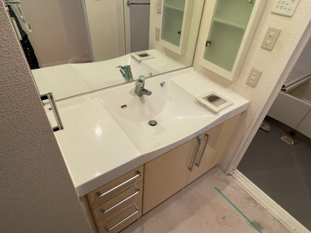 洗面設備　独立洗面台です