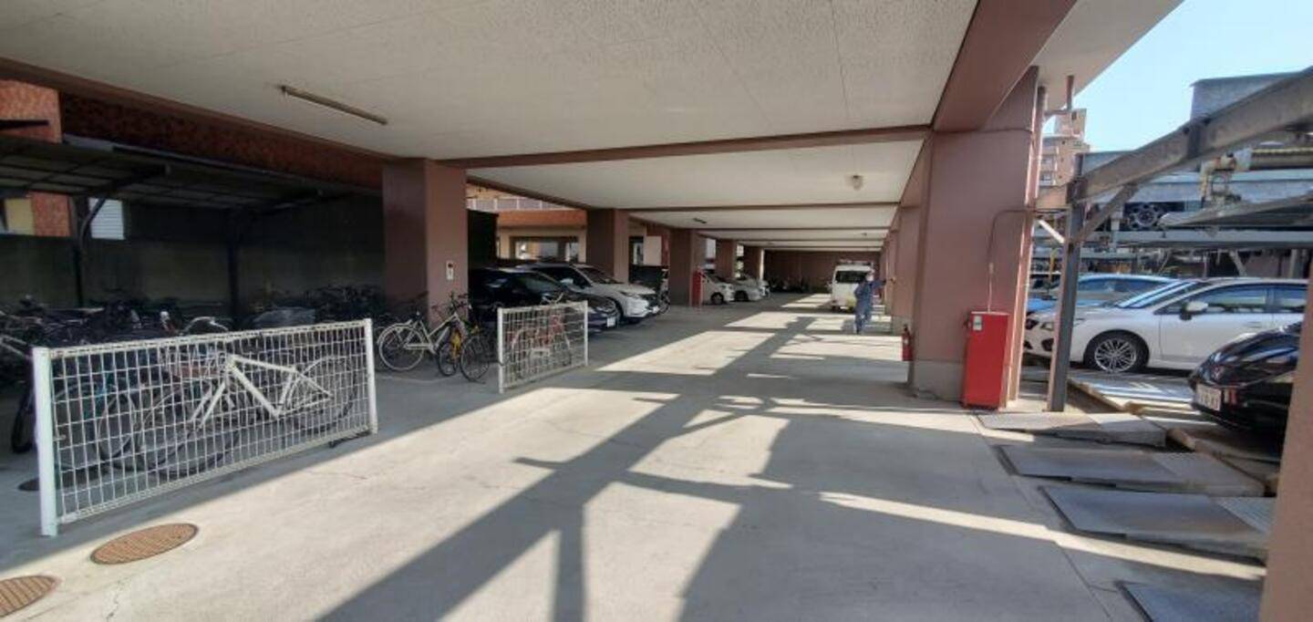 駐車場　駐車場