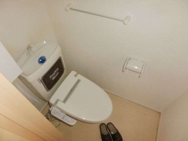 トイレ　温水線洗浄便座付きのトイレ