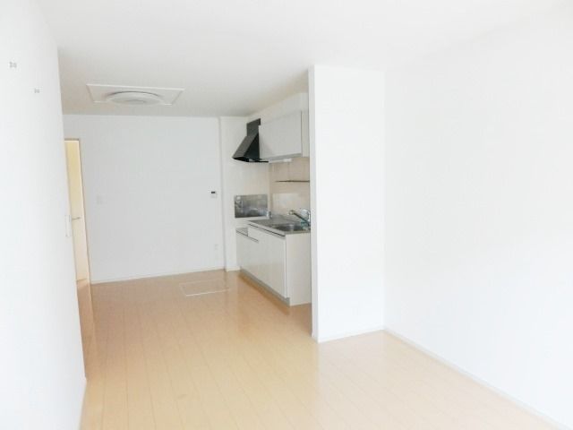 その他部屋・スペース　バルコニー側からのリビングです