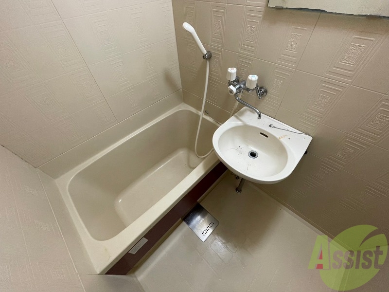 バス・シャワールーム　ユニットバスです。疲れを癒すのに欠かせませんね！