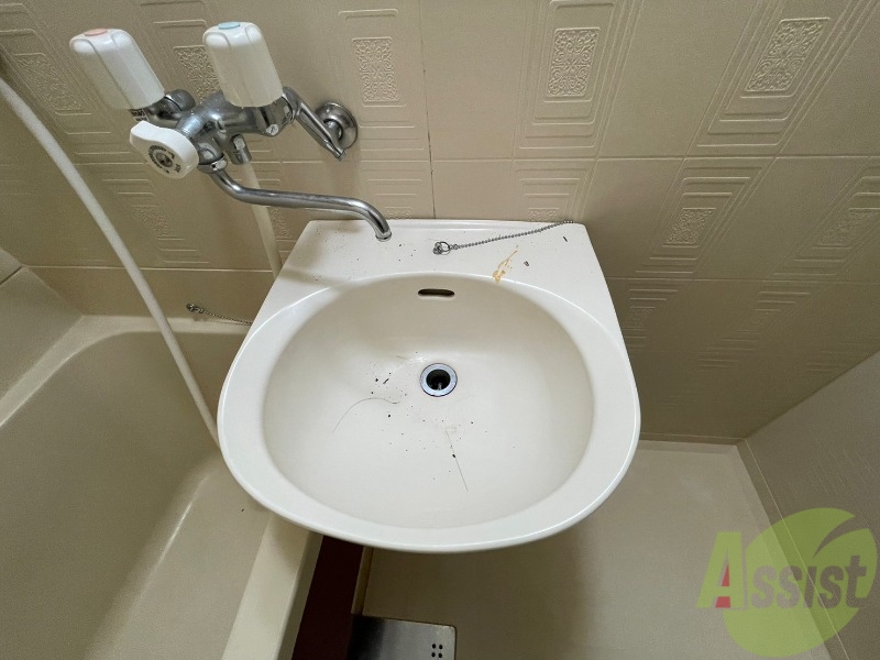 洗面設備　ユニットバス内の洗面台です。朝の身支度もスムーズです。