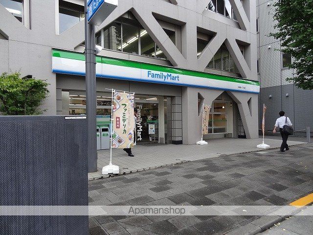 コンビニ　ファミリーマート（コンビニ）まで59m