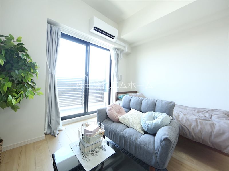 居室・リビング　洋室7.5帖　エアコン完備　ウォークインクローゼット付　バル