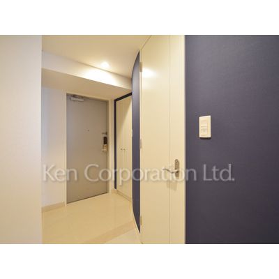 玄関　同タイプ23階のお部屋を撮影。仕様が異なることがあります。