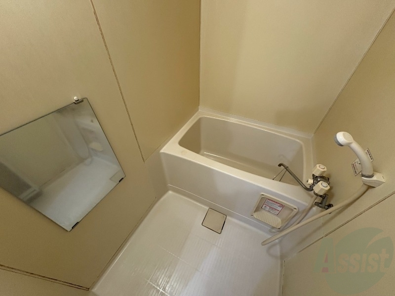 バス・シャワールーム　お風呂になります。一日の疲れを癒してくださいね。