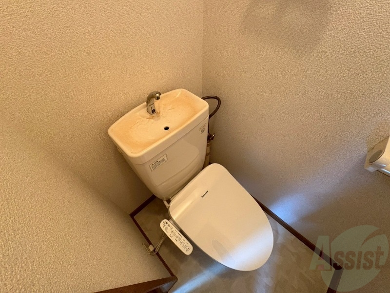 トイレ　ウォシュレット機能がついたトイレ。安心して使用できますね。