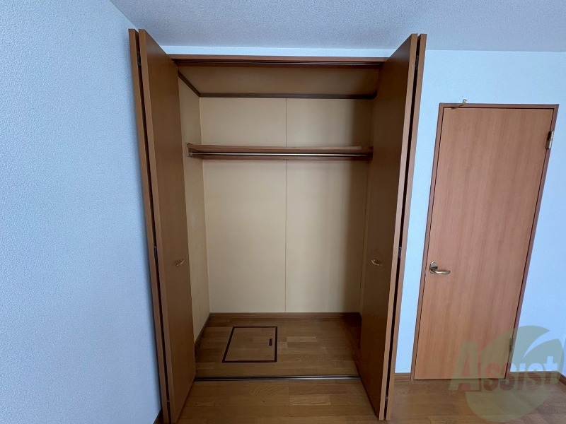 収納　クローゼットは奥行きもあり、荷物が多い方でも安心です。