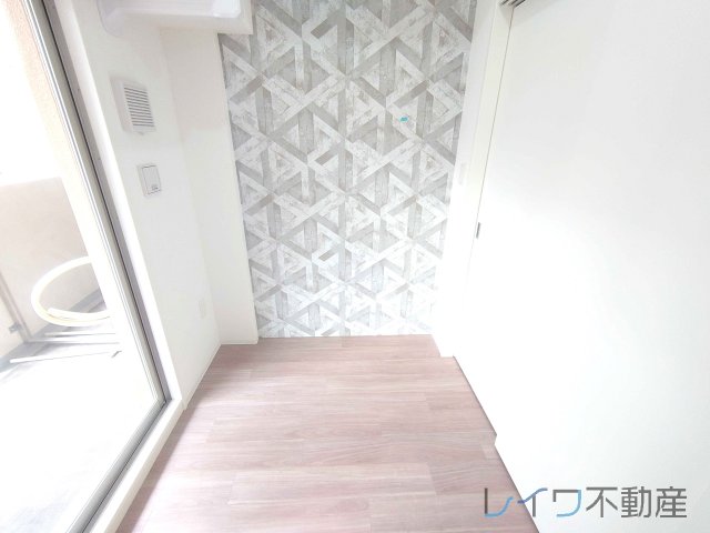 その他部屋・スペース　開放的な寝室です