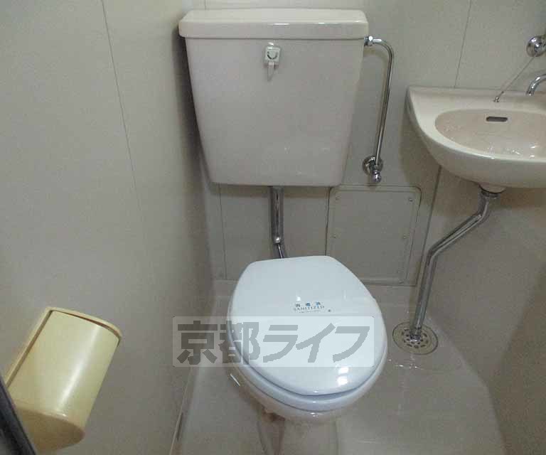 トイレ　ユニットバスなのでトイレ掃除が楽です。