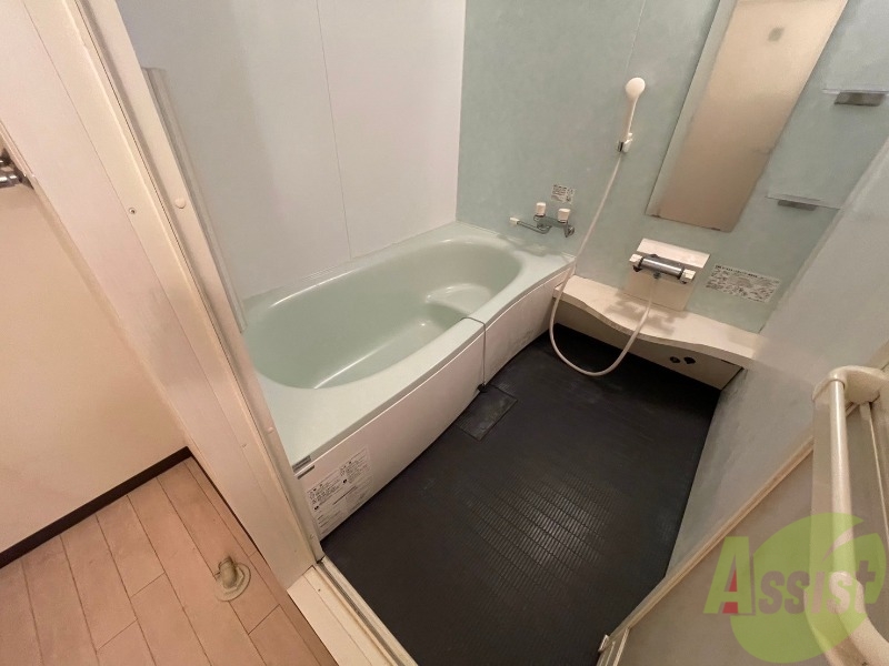 バス・シャワールーム　バスルームはこちらです。広々としてゆったり休めます。