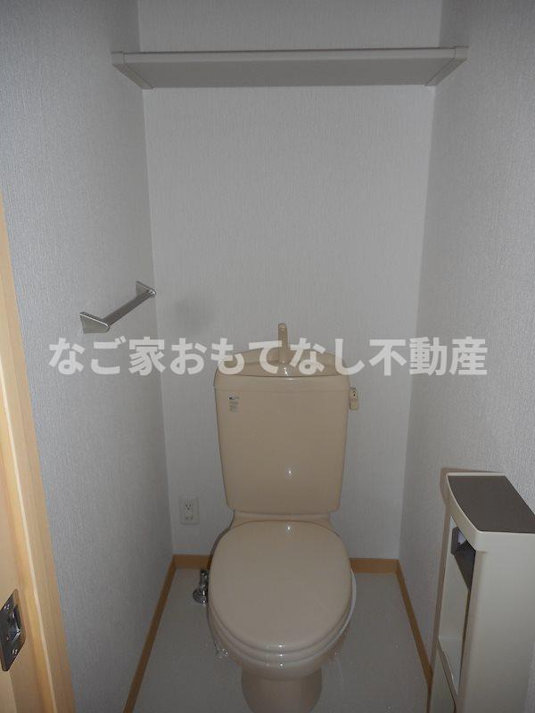 トイレ　※写真は別号室