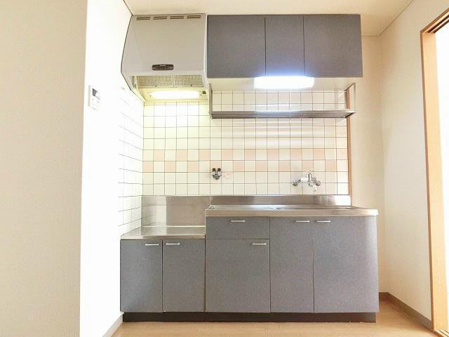 キッチン　スタイリッシュなグレーのキッチン。